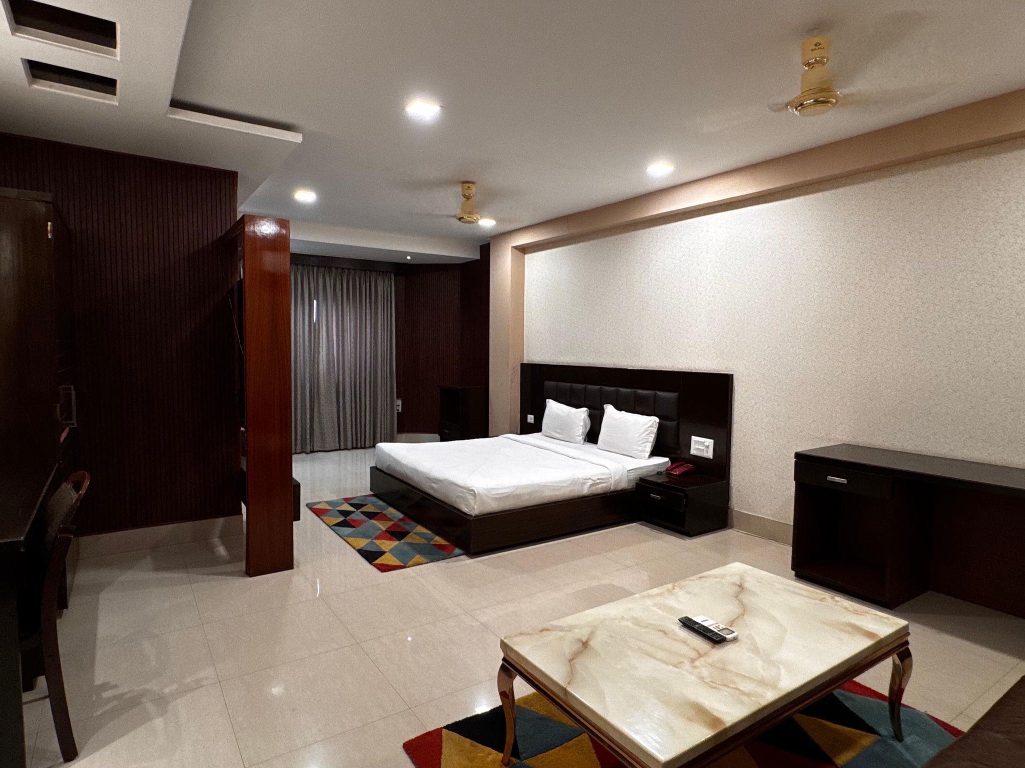 SUITE ROOM