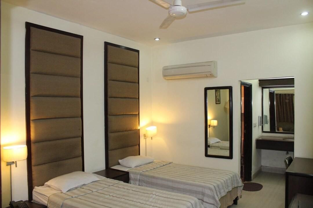 HOTEL DREAMZ RESIDENCY Executive Room 7