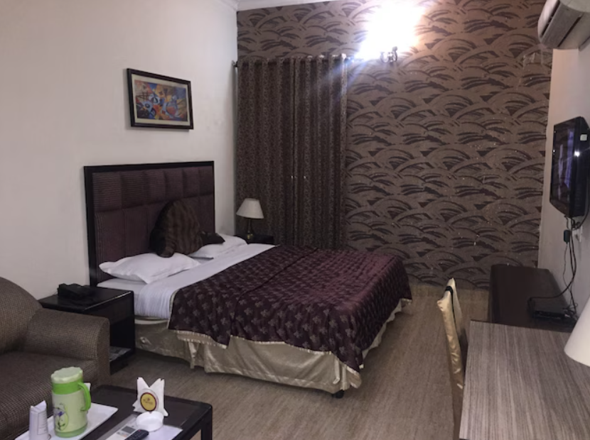 HOTEL DREAMZ RESIDENCY Executive Room 4