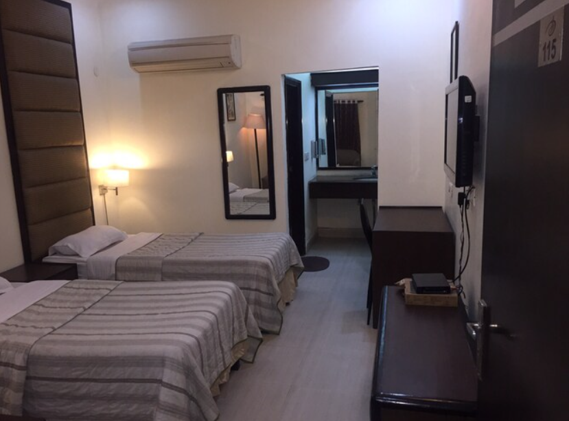 HOTEL DREAMZ RESIDENCY Executive Room 3
