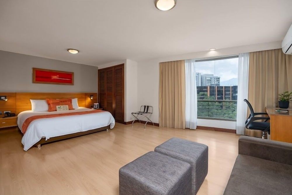 Leblón Suites Hotel