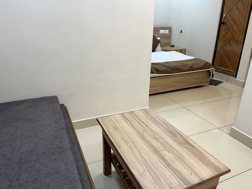 HOTEL PRAKASH BLOCK-1 Triple Room, Smoking 11