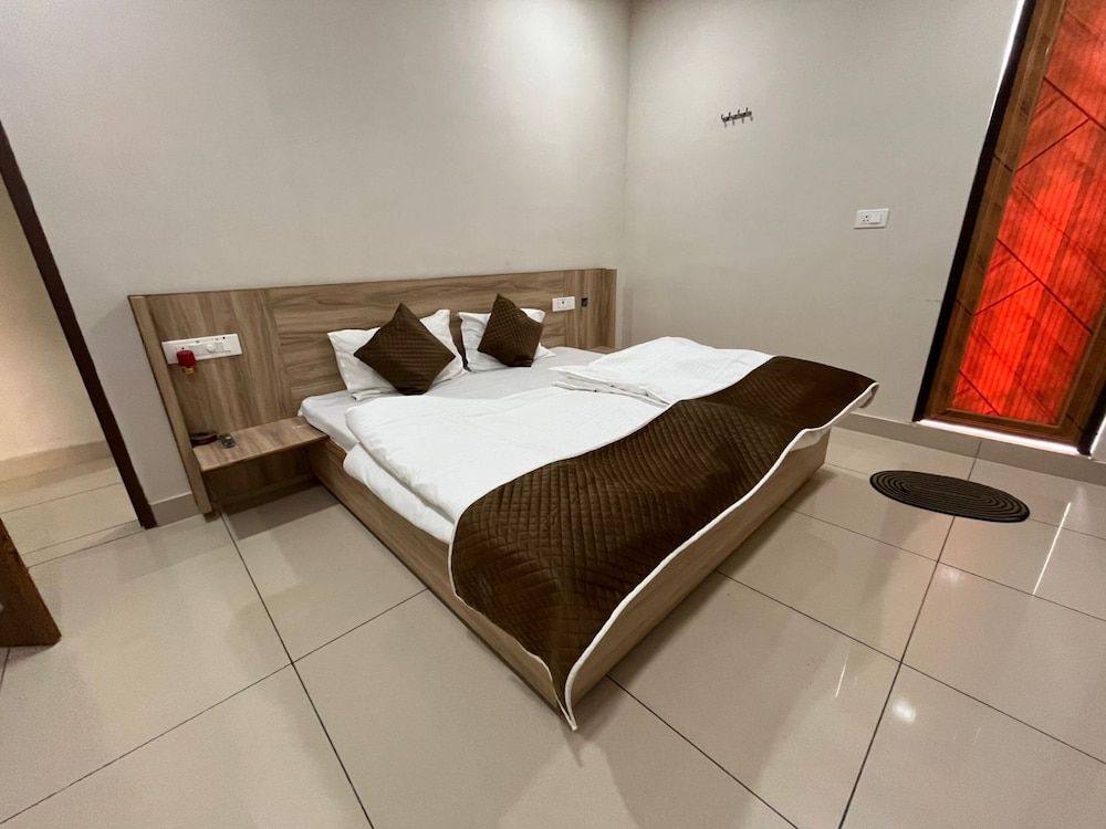 HOTEL PRAKASH BLOCK-1 Triple Room, Smoking 4