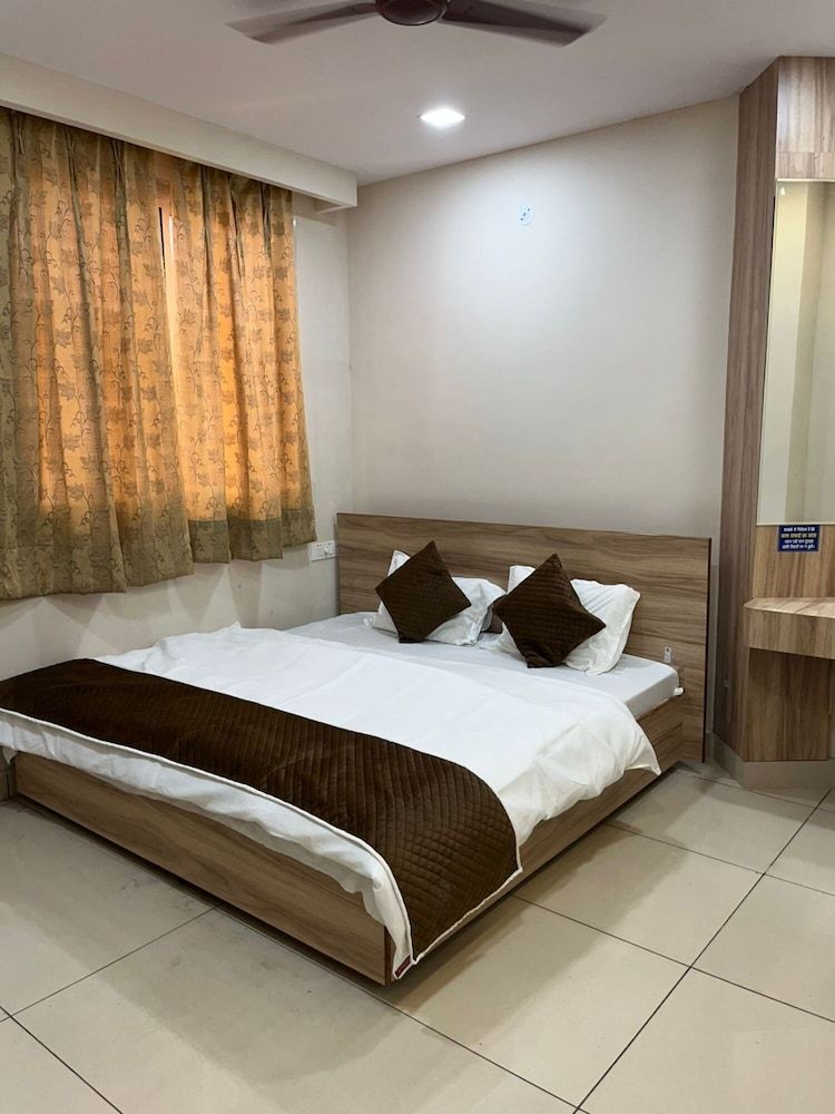 HOTEL PRAKASH BLOCK-1 Triple Room, Smoking 2