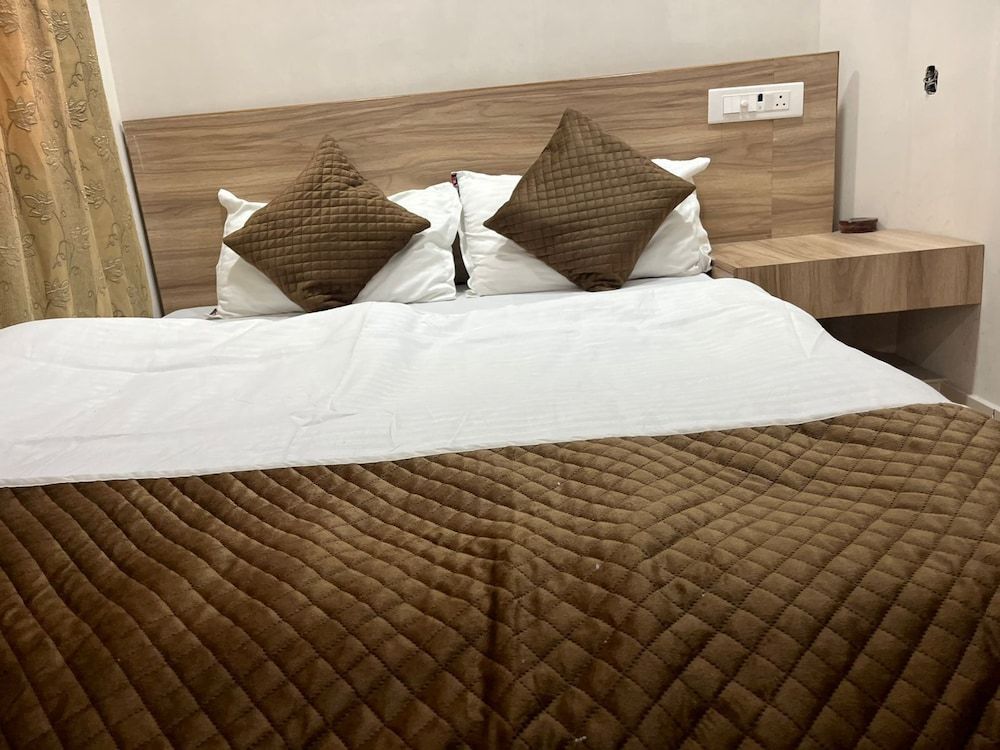 HOTEL PRAKASH BLOCK-1 Triple Room, Smoking 10