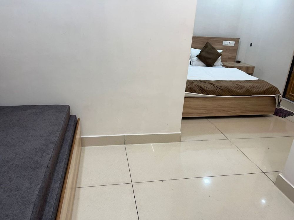 HOTEL PRAKASH BLOCK-1 Triple Room, Smoking 17