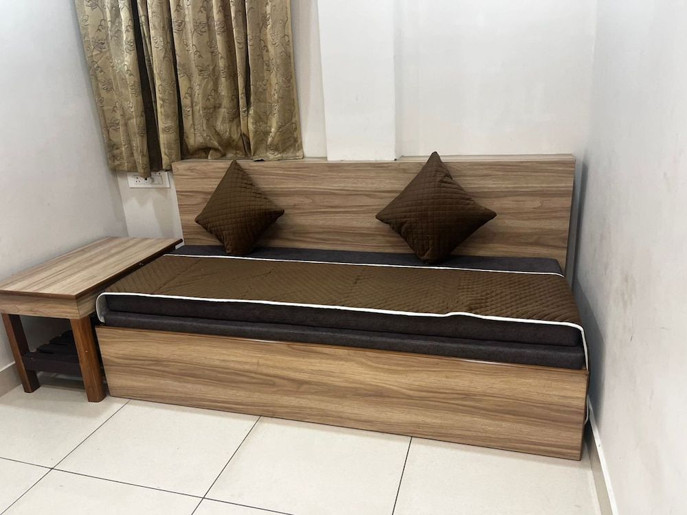 HOTEL PRAKASH BLOCK-1 Triple Room, Smoking 5