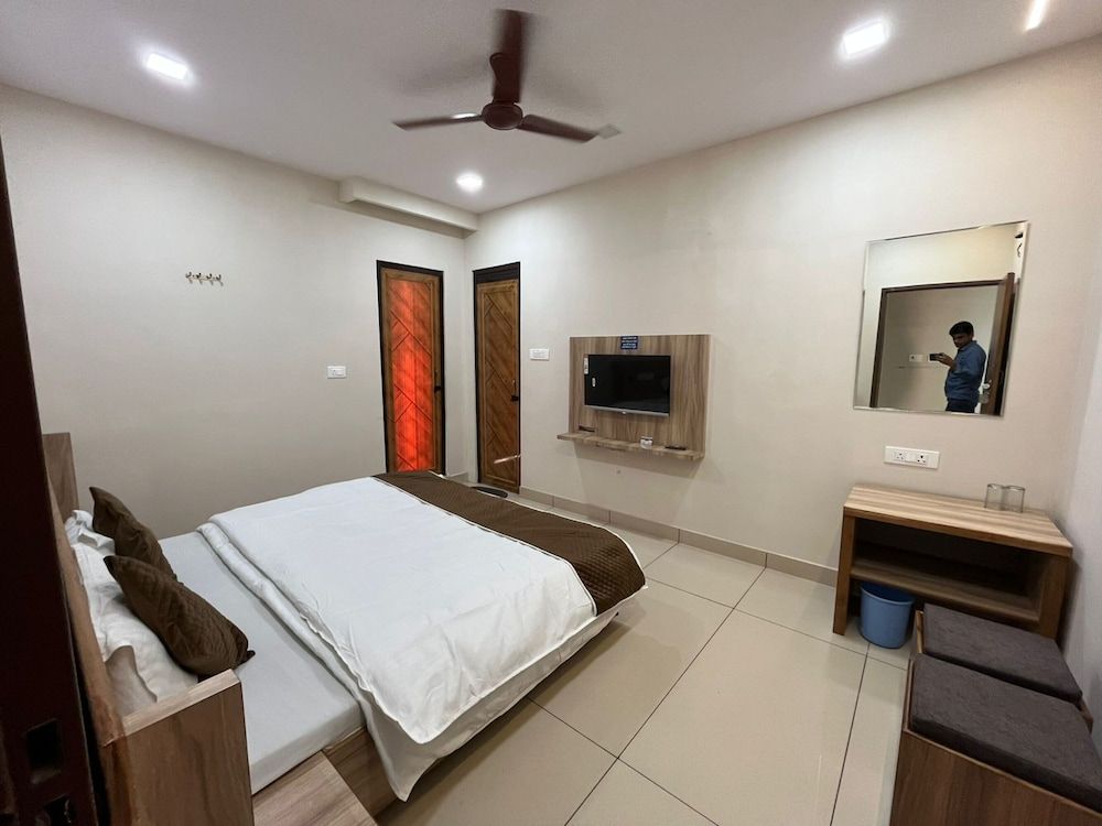 HOTEL PRAKASH BLOCK-1 Triple Room, Smoking 15