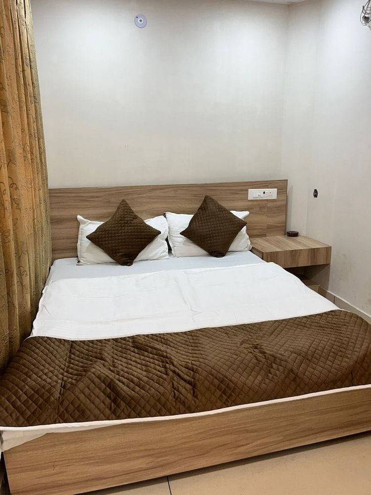 HOTEL PRAKASH BLOCK-1 Triple Room, Smoking