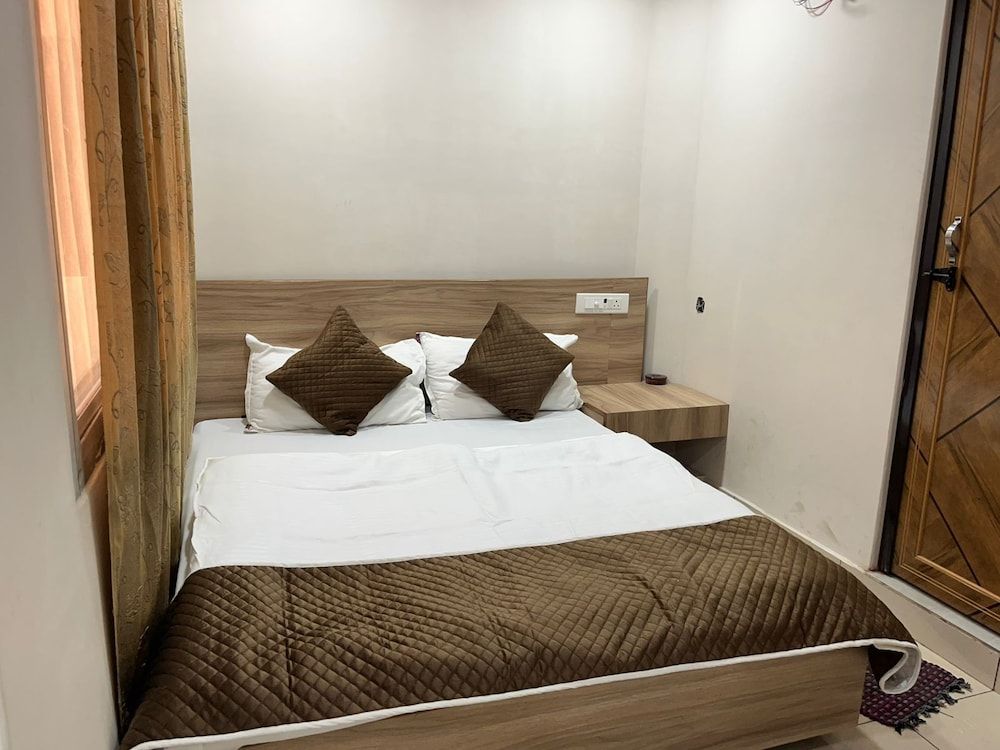 HOTEL PRAKASH BLOCK-1 Triple Room, Smoking 3