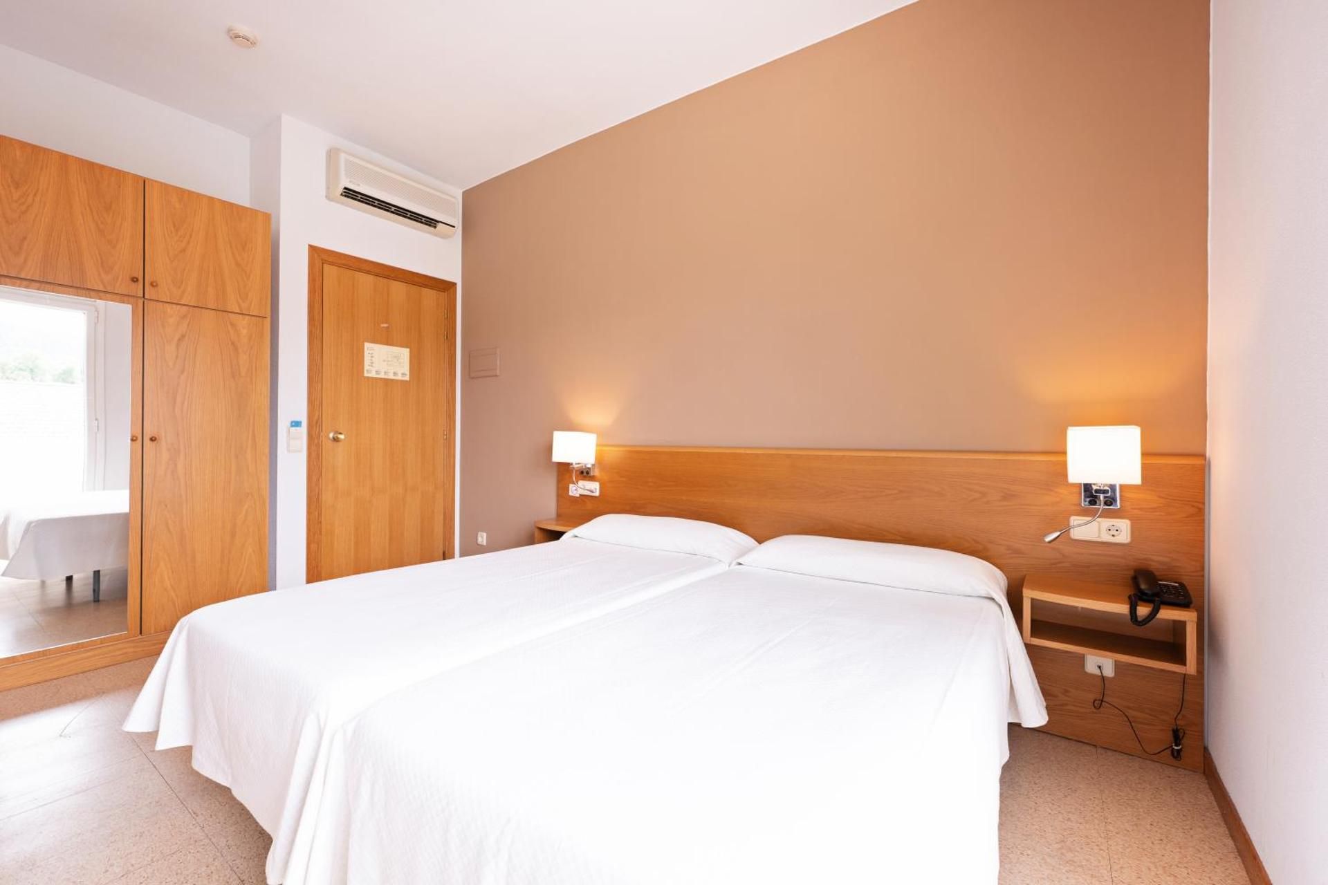 Twin Room with Shower