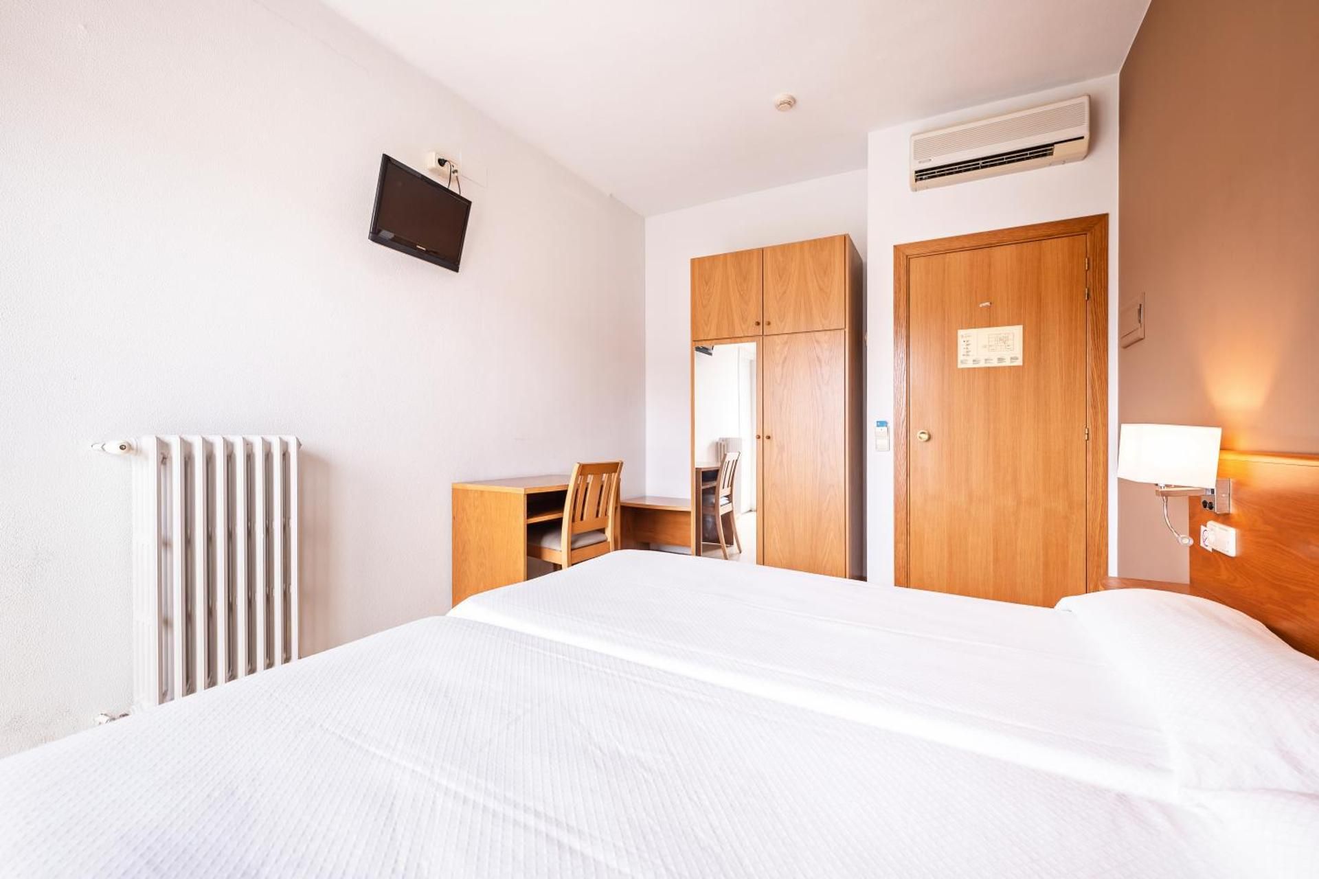 Twin Room with Shower