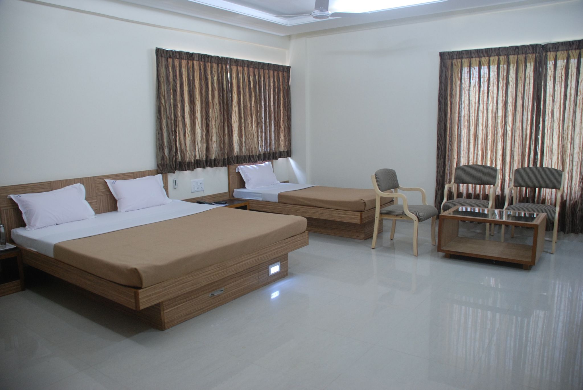 Deluxe Room (Triple Sharing)