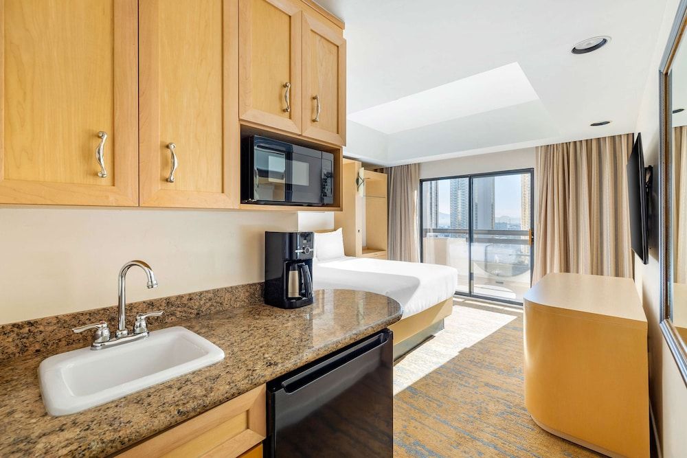 Hilton Vacation Club Polo Towers Las Vegas STUDIO 1 QUEEN WITH BALCONY 100