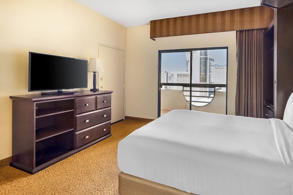 Hilton Vacation Club Polo Towers Las Vegas STUDIO 1 QUEEN MURPHY BED WITH BALCONY 8