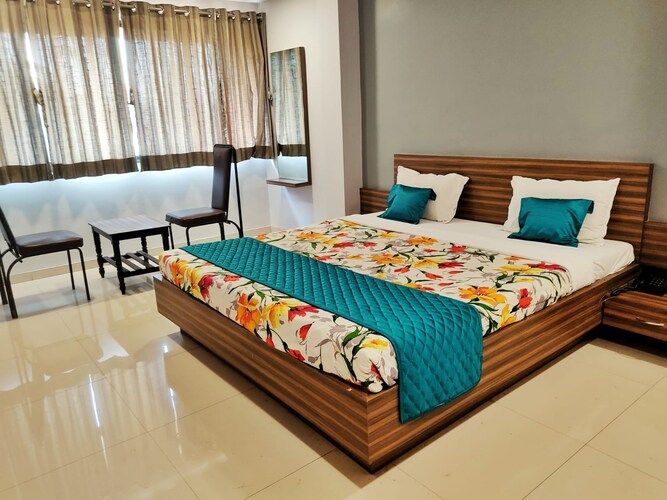 Deluxe AC Room (Queen Bed)