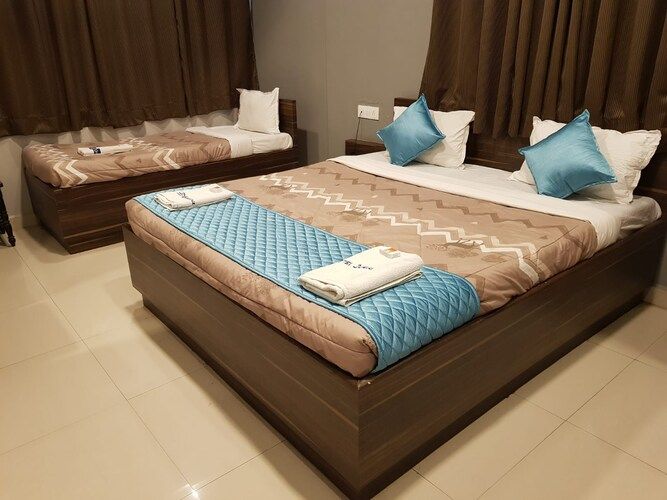 Deluxe Triple Bed AC Room