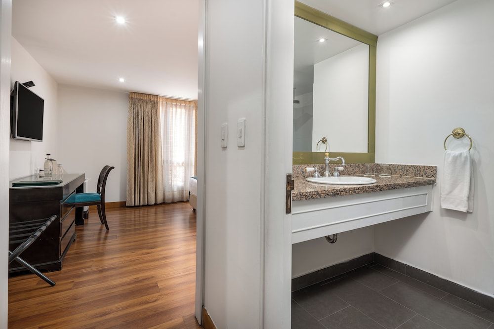 Hotel Le Manoir Bogota Superior Room, 1 Queen Bed 8