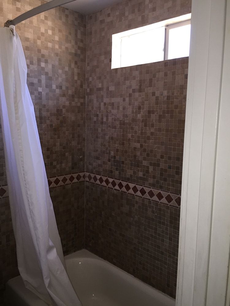 Chantico Inn Standard Room, 2 Queen Beds 10