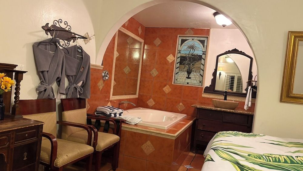 Chantico Inn Suite, 1 King Bed 5