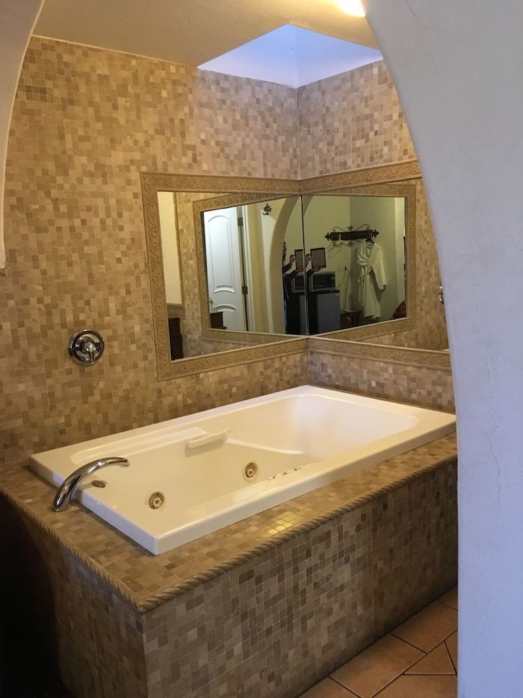 Chantico Inn Suite, 1 King Bed 7