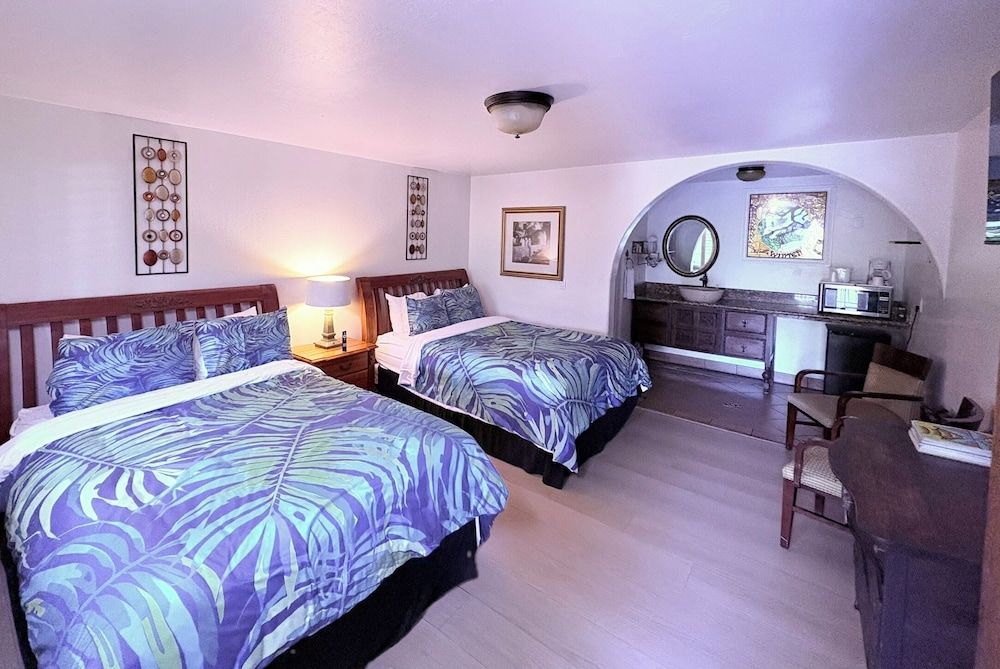 Chantico Inn Standard Room, 2 Queen Beds 8