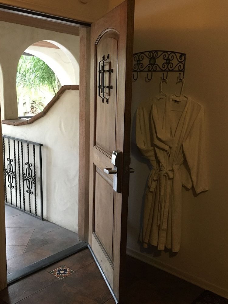 Chantico Inn Standard Room, 2 Queen Beds 15