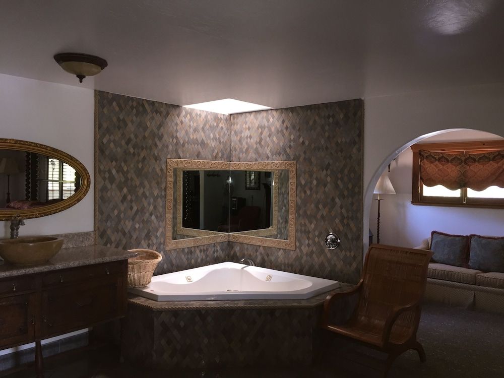 Chantico Inn Suite, 1 King Bed 6