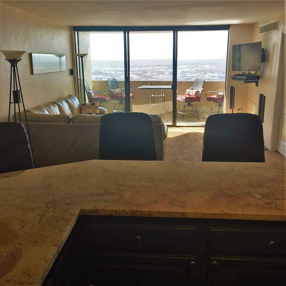 Apartments@Convention Center-16th Street Mall 2 Bedrooms, 2 Bath, Balcony, Kitchen, Queen Airbed 18