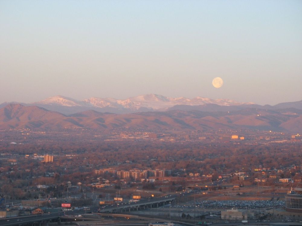 Apartments@Convention Center-16th Street Mall 2 Bedrooms, 2 Bath, Balcony, Kitchen, Queen Airbed 2