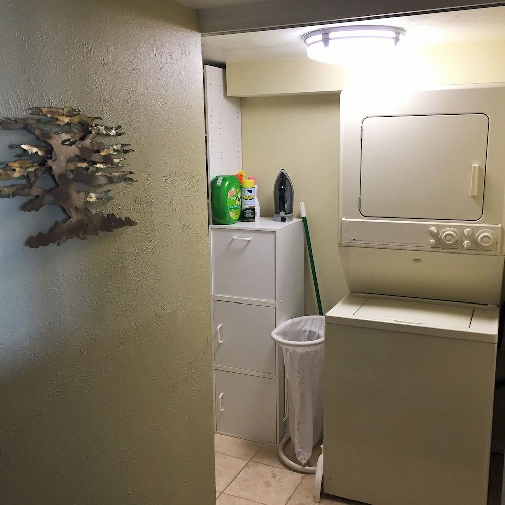 Apartments@Convention Center-16th Street Mall Premium, 1 King Bed, 1 Queen Air Bed, 2 Bath, Balcony, Kitchen 12