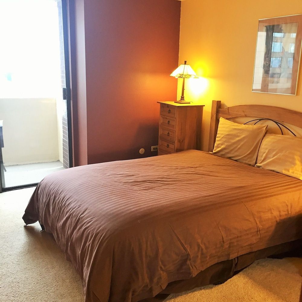 Apartments@Convention Center-16th Street Mall Standard 1 Bedroom, 1 Bath, 1 King bed, 1 Queen airbed, Balcony, Kitchen 10