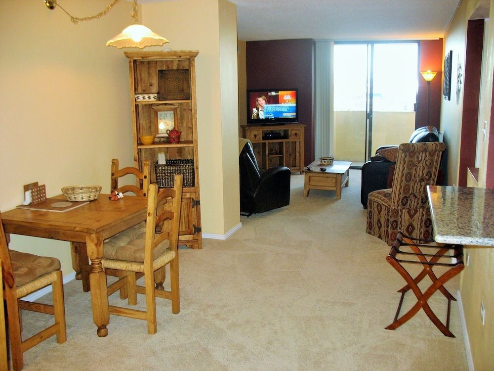 Apartments@Convention Center-16th Street Mall Standard 1 Bedroom, 1 Bath, 1 King bed, 1 Queen airbed, Balcony, Kitchen 3