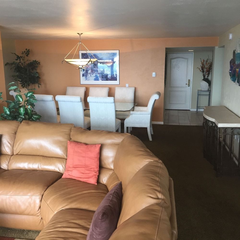 Apartments@Convention Center-16th Street Mall Premium, 1 King Bed, 1 Queen Air Bed, 2 Bath, Balcony, Kitchen 15