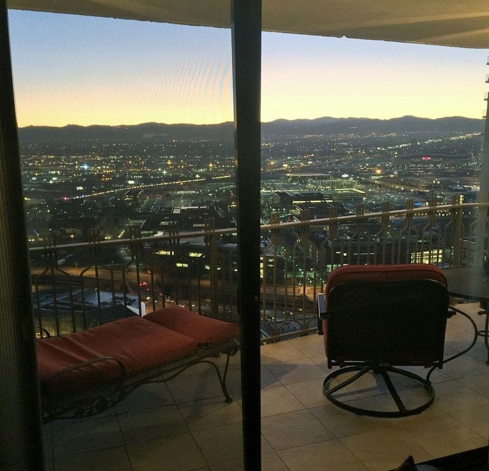 Apartments@Convention Center-16th Street Mall Premium, 1 King Bed, 1 Queen Air Bed, 2 Bath, Balcony, Kitchen 18