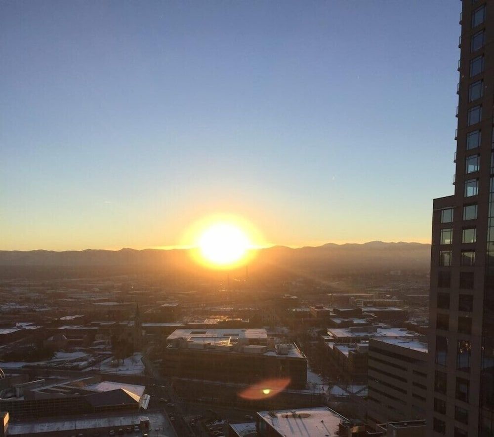 Apartments@Convention Center-16th Street Mall Premium, 1 King Bed, 1 Queen Air Bed, 2 Bath, Balcony, Kitchen 4