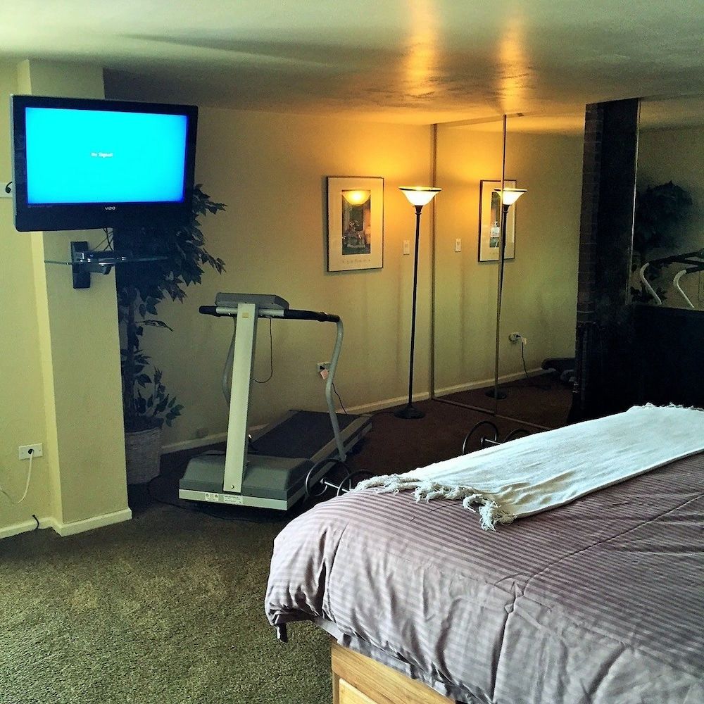 Apartments@Convention Center-16th Street Mall Premium, 1 King Bed, 1 Queen Air Bed, 2 Bath, Balcony, Kitchen 8