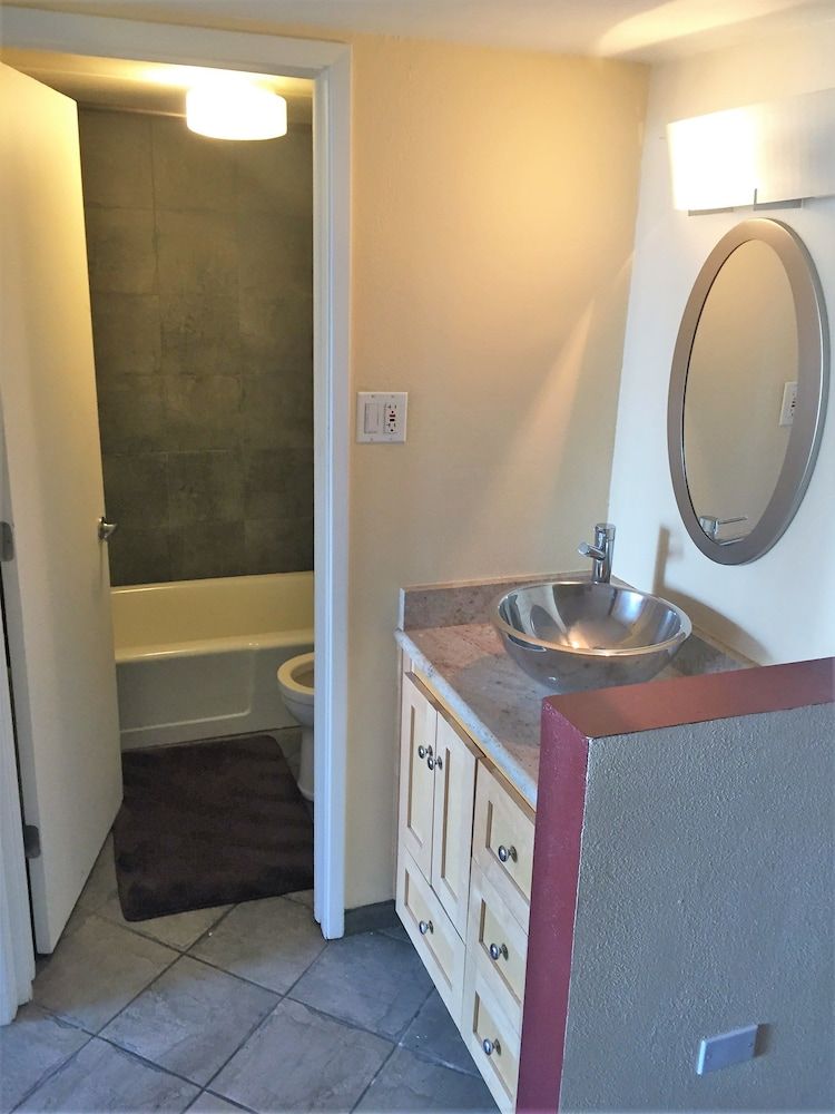 Apartments@Convention Center-16th Street Mall Standard 1 Bedroom, 1 Bath, 1 King bed, 1 Queen airbed, Balcony, Kitchen 9