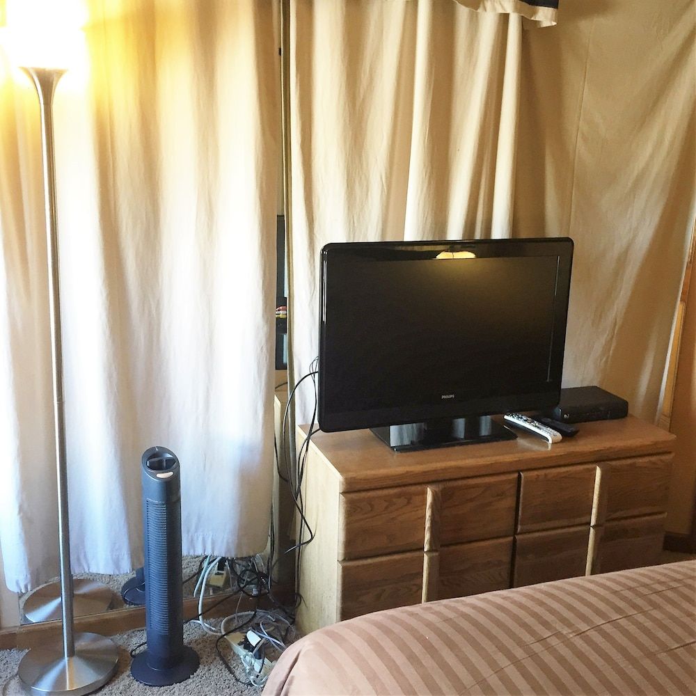 Apartments@Convention Center-16th Street Mall 2 Bedrooms, 2 Bath, Balcony, Kitchen, Queen Airbed 3