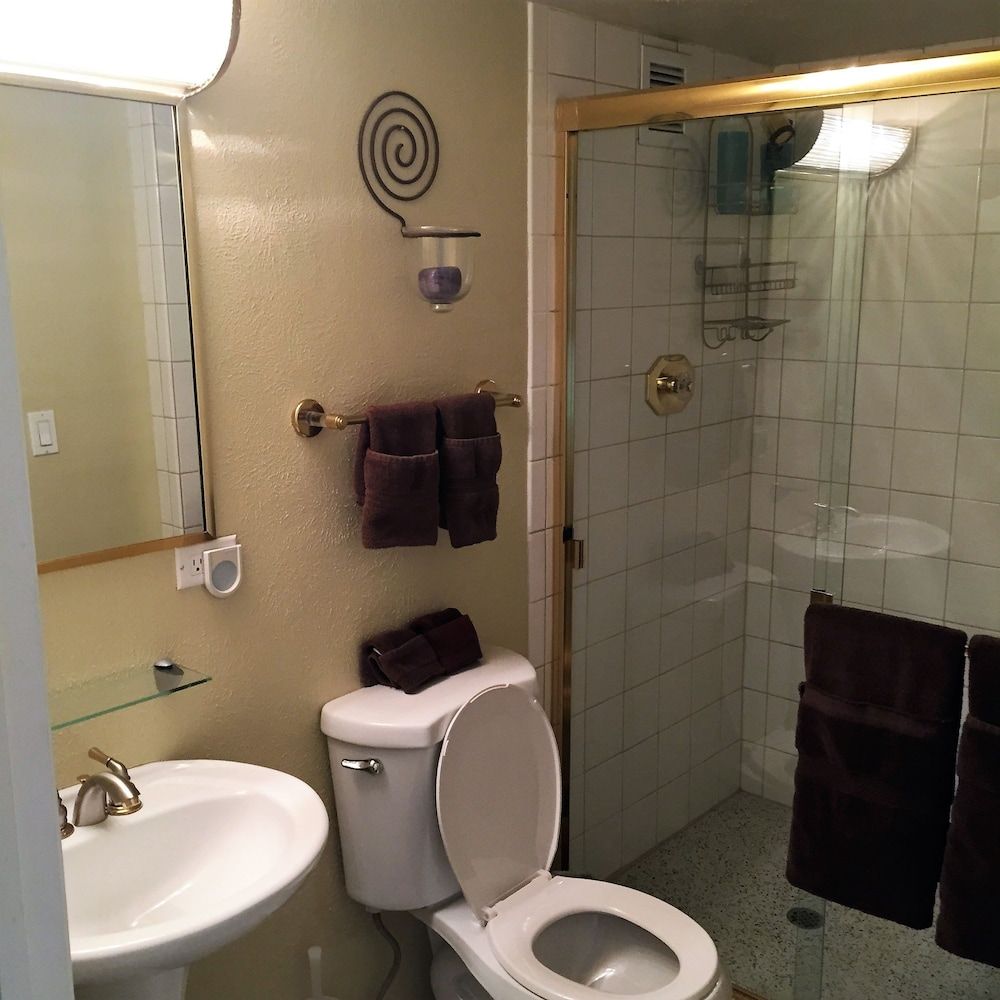 Apartments@Convention Center-16th Street Mall Premium, 1 King Bed, 1 Queen Air Bed, 2 Bath, Balcony, Kitchen 2