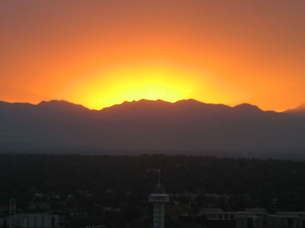 Apartments@Convention Center-16th Street Mall Standard 1 Bedroom, 1 Bath, 1 King bed, 1 Queen airbed, Balcony, Kitchen 5