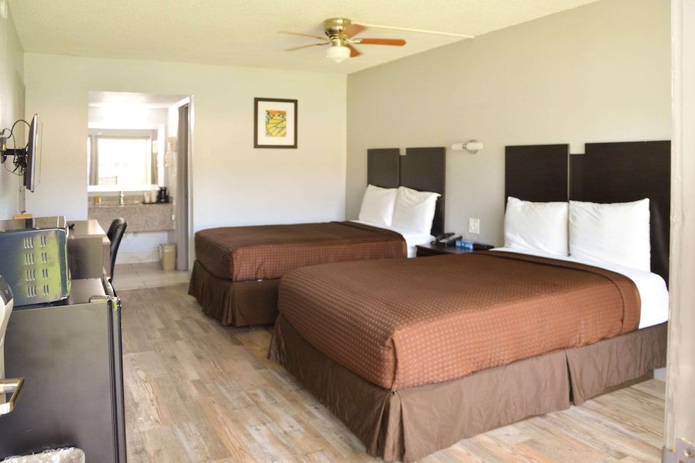 Rodeway Inn Sun City Center Standard Room, 2 Double Beds, Non Smoking 2