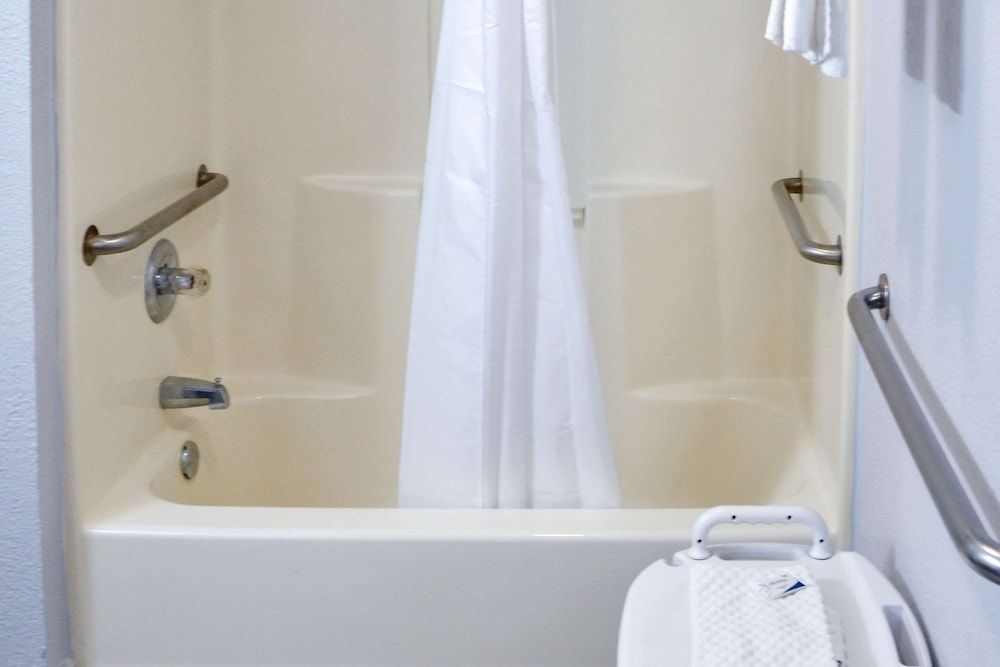 Rodeway Inn Sun City Center Standard Room, 2 Double Beds, Non Smoking 8