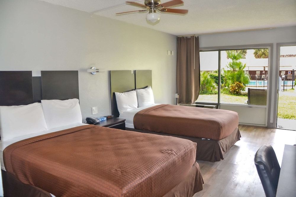 Rodeway Inn Sun City Center Standard Room, 2 Double Beds, Non Smoking 4