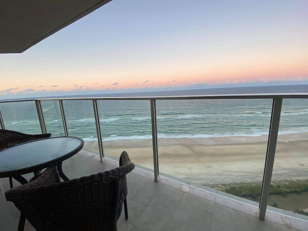 Hi Surf Beachfront Resort Apartments Apartment, 2 Bedrooms (Absolute Beach Front) 7