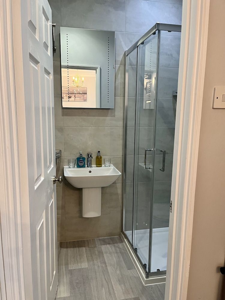 Bentley Lodge Guest House Standard Double Room, 1 King Bed, Room 2 7