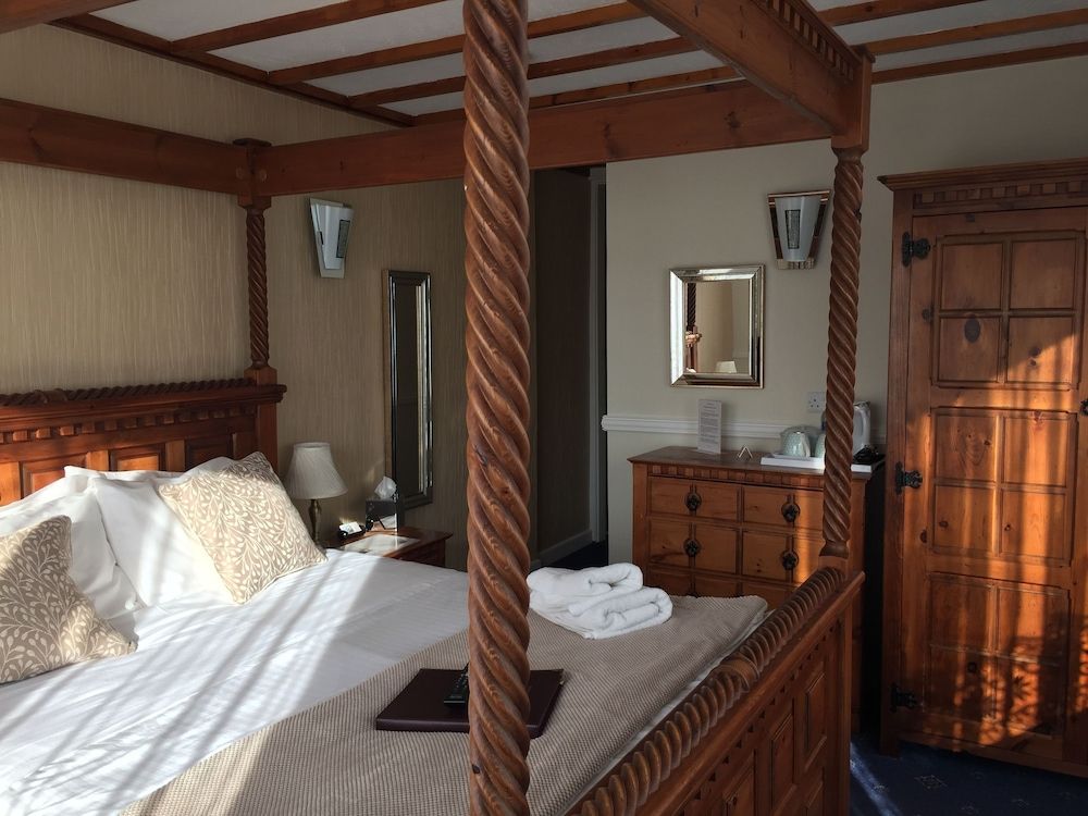 Superior Room (Four Poster Bed)