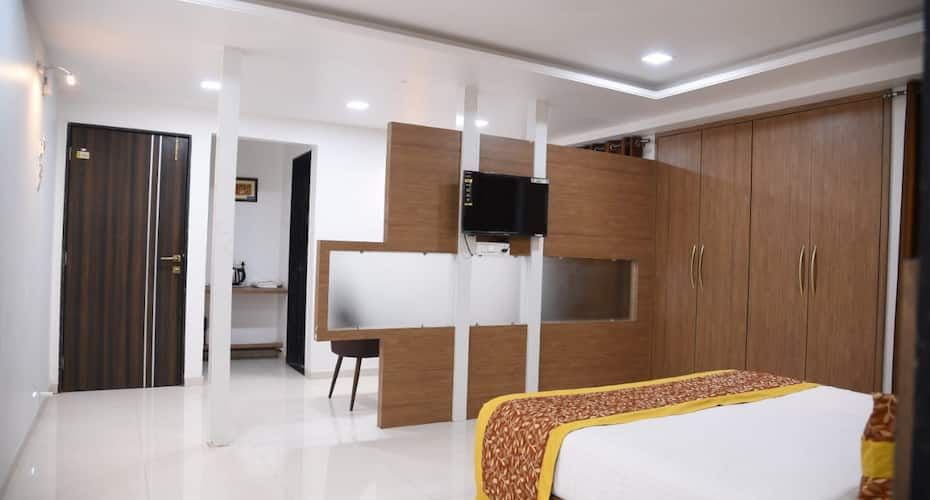 Royal Clarks Inn Suite Room 2