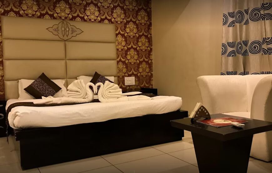 Standard AC Room (Only Veg Food available with CP and MAP)