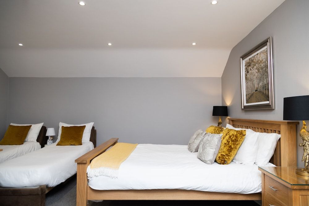 Rufford Arms Hotel Suite, Ensuite (Family of 3)